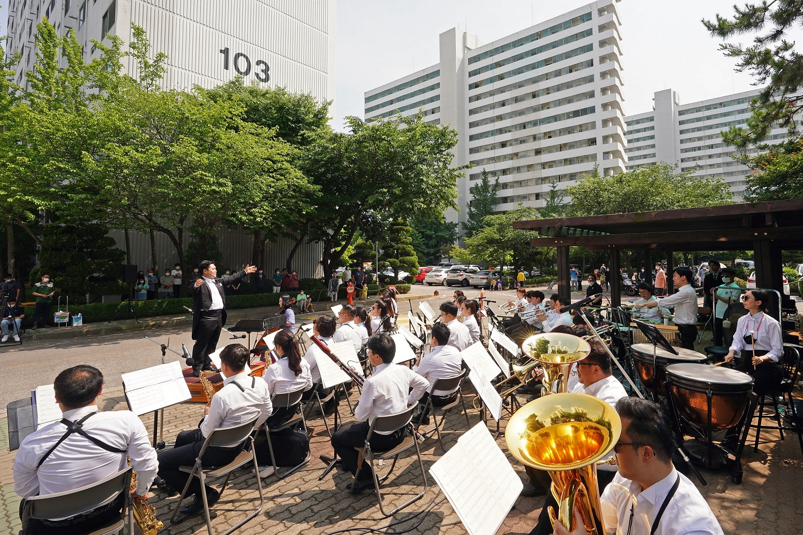 연수구,  찾아가는‘발코니 음악회’ 주말 50회째 공연의 1번째 이미지